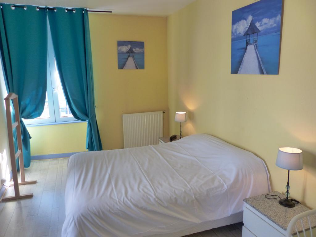 Logis Hotel Au Croissant Buzançais Екстериор снимка