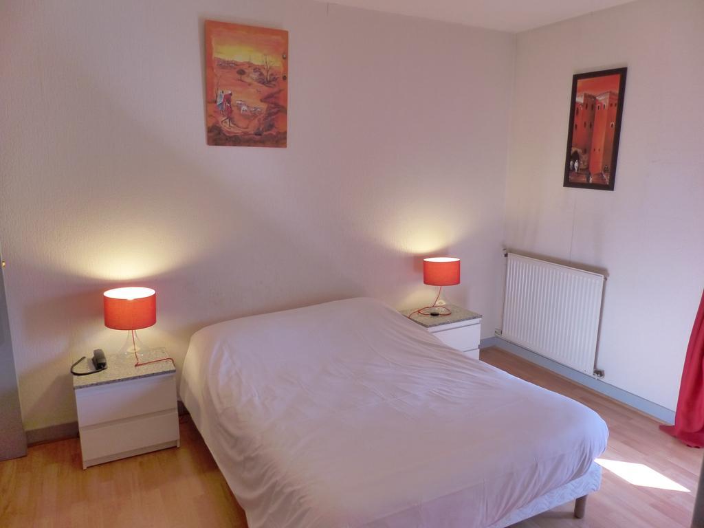 Logis Hotel Au Croissant Buzançais Екстериор снимка
