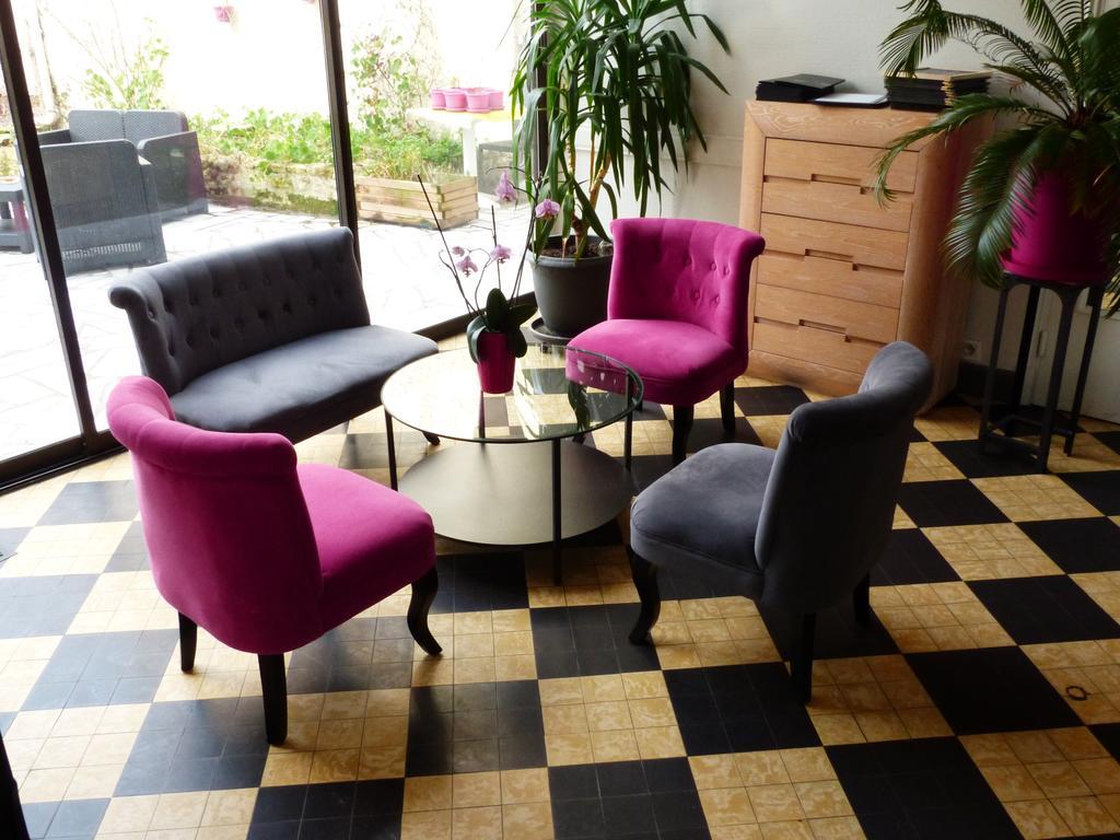 Logis Hotel Au Croissant Buzançais Екстериор снимка