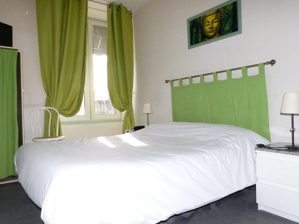 Logis Hotel Au Croissant Buzançais Екстериор снимка
