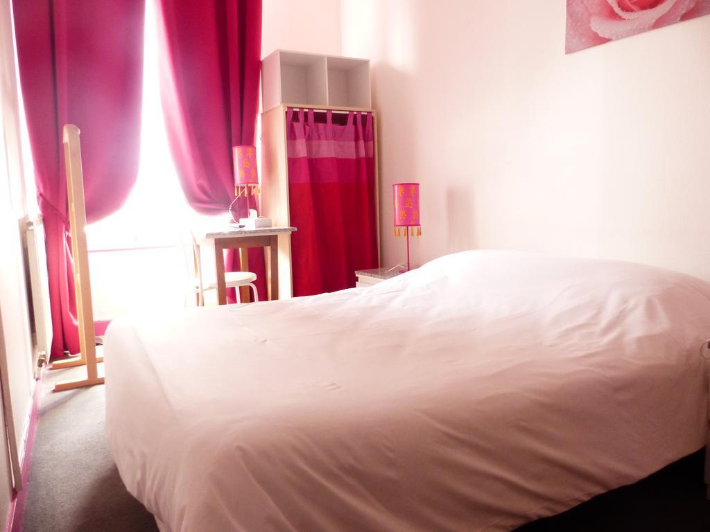 Logis Hotel Au Croissant Buzançais Екстериор снимка