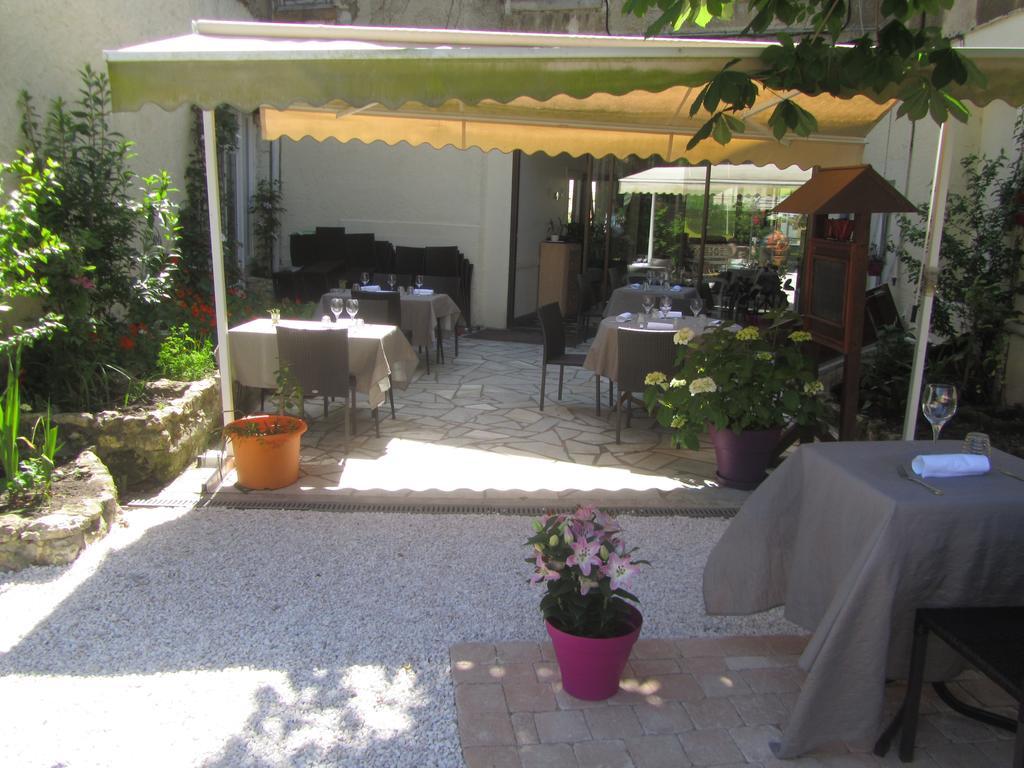 Logis Hotel Au Croissant Buzançais Екстериор снимка