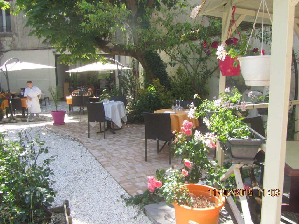 Logis Hotel Au Croissant Buzançais Екстериор снимка