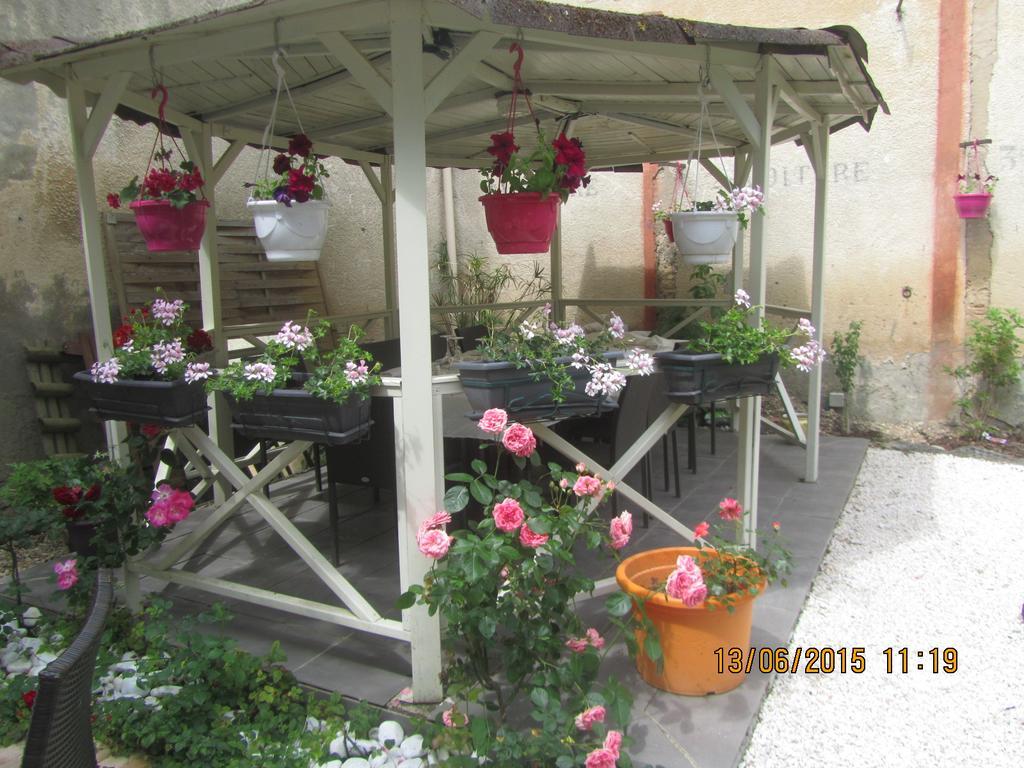 Logis Hotel Au Croissant Buzançais Екстериор снимка