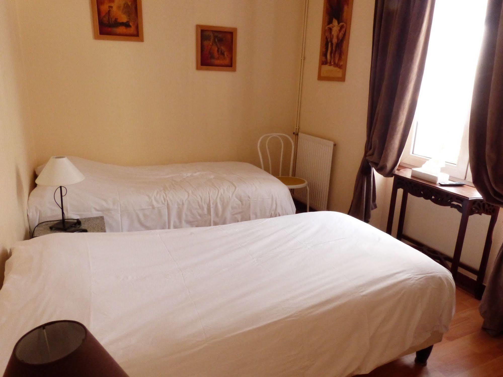 Logis Hotel Au Croissant Buzançais Екстериор снимка