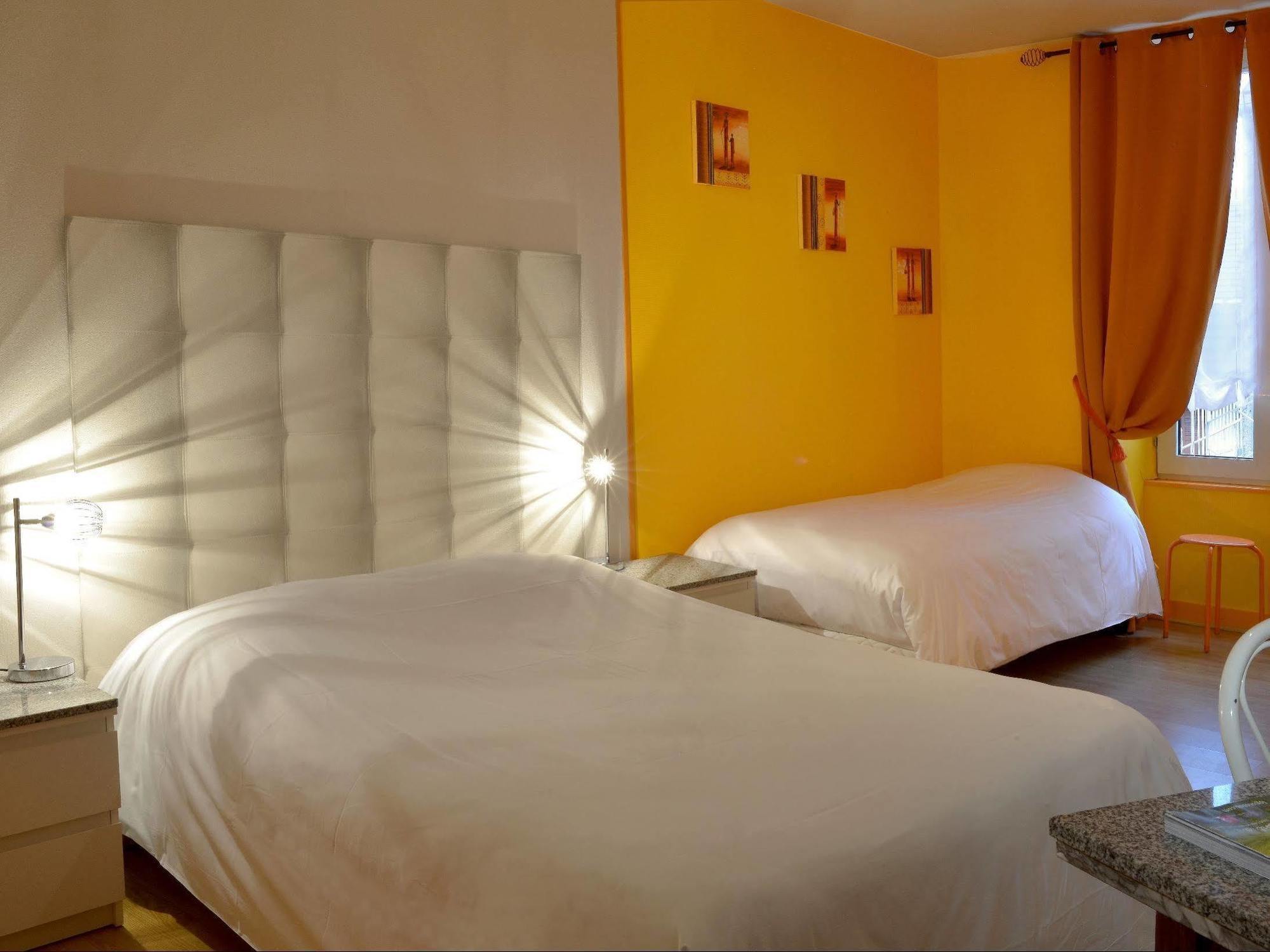 Logis Hotel Au Croissant Buzançais Екстериор снимка