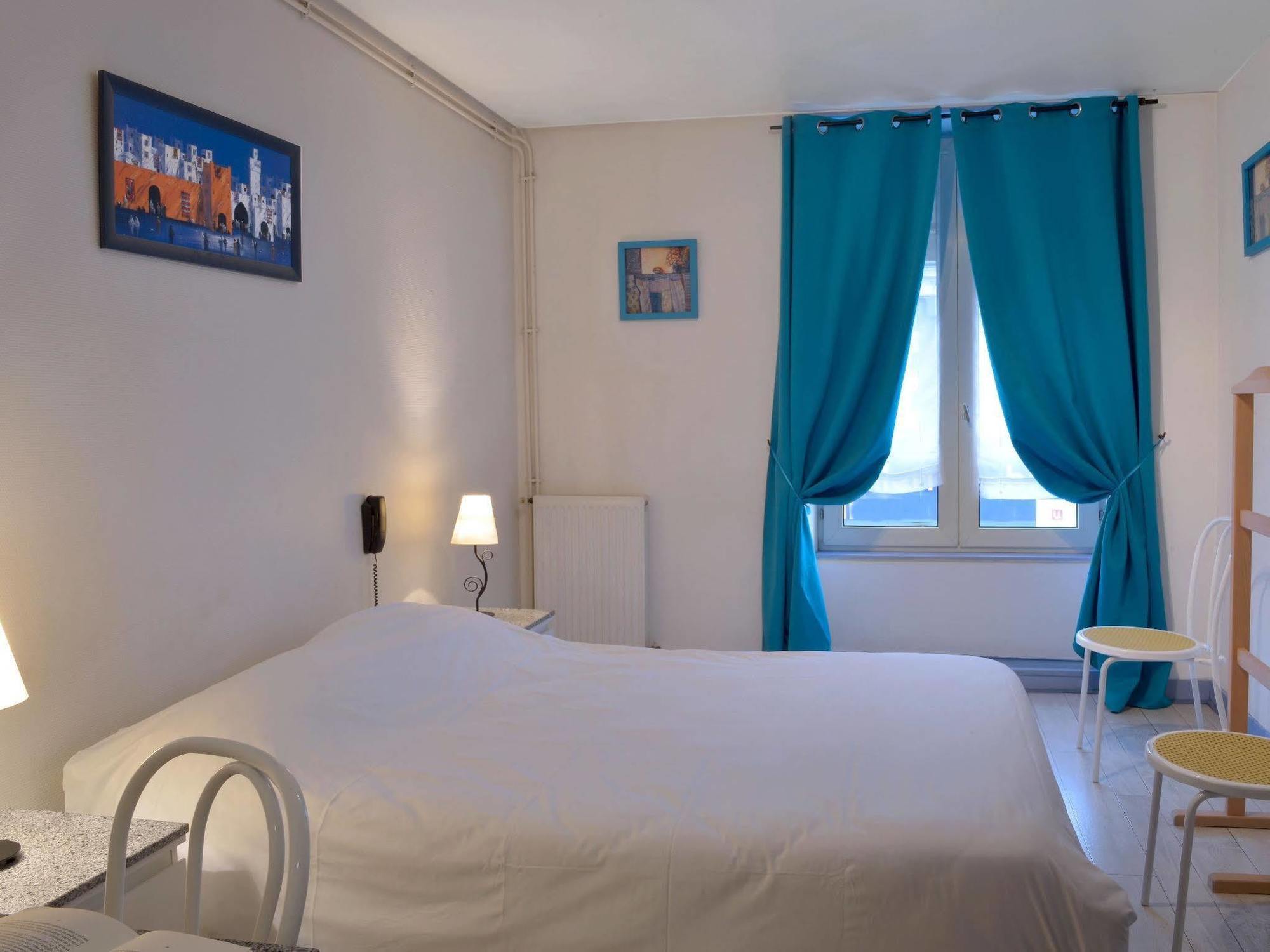 Logis Hotel Au Croissant Buzançais Екстериор снимка