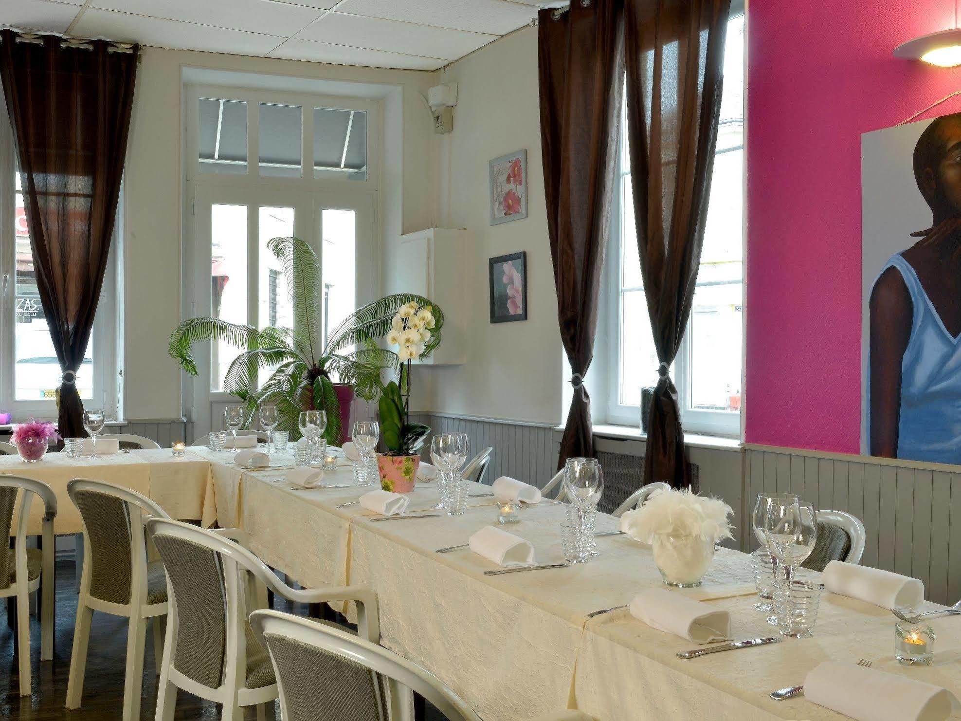 Logis Hotel Au Croissant Buzançais Екстериор снимка